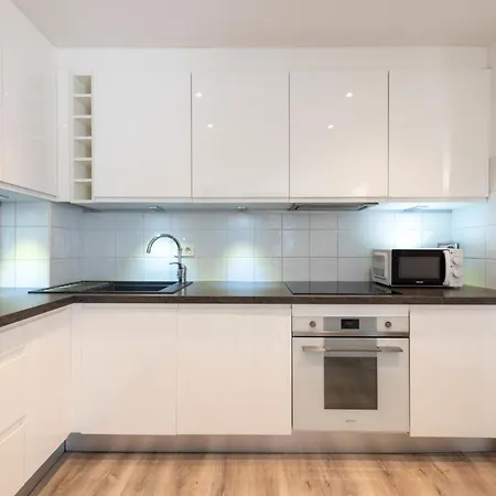 Bright In The Heart Of * Cannes